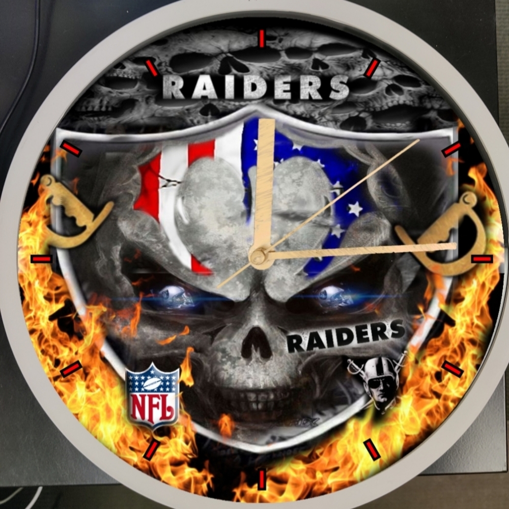 Raiders clock - Picture 4 of 5